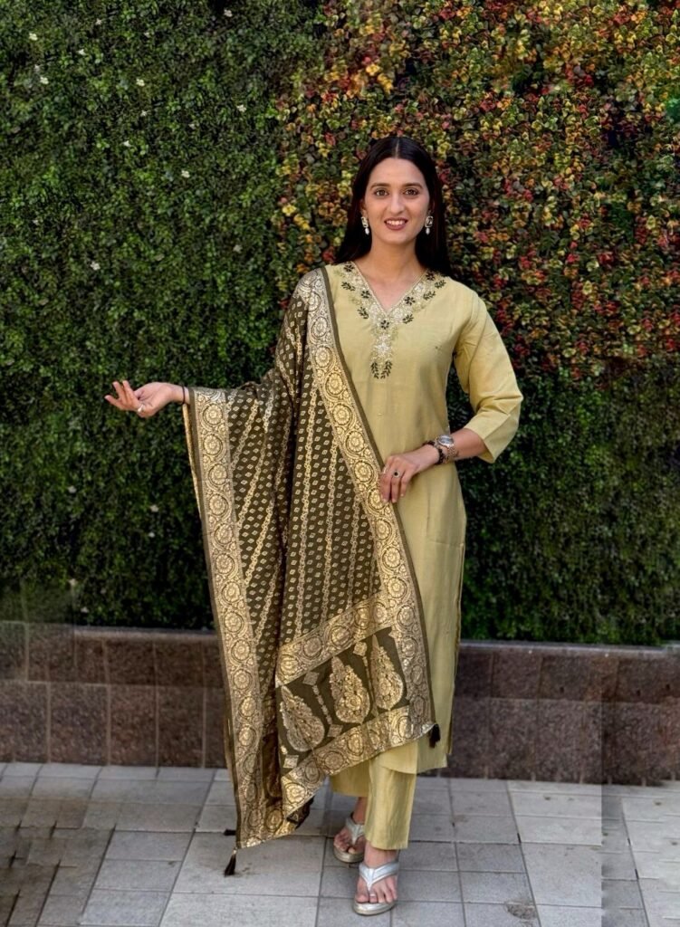 Kurti Pant Duppata Set Roman Silk