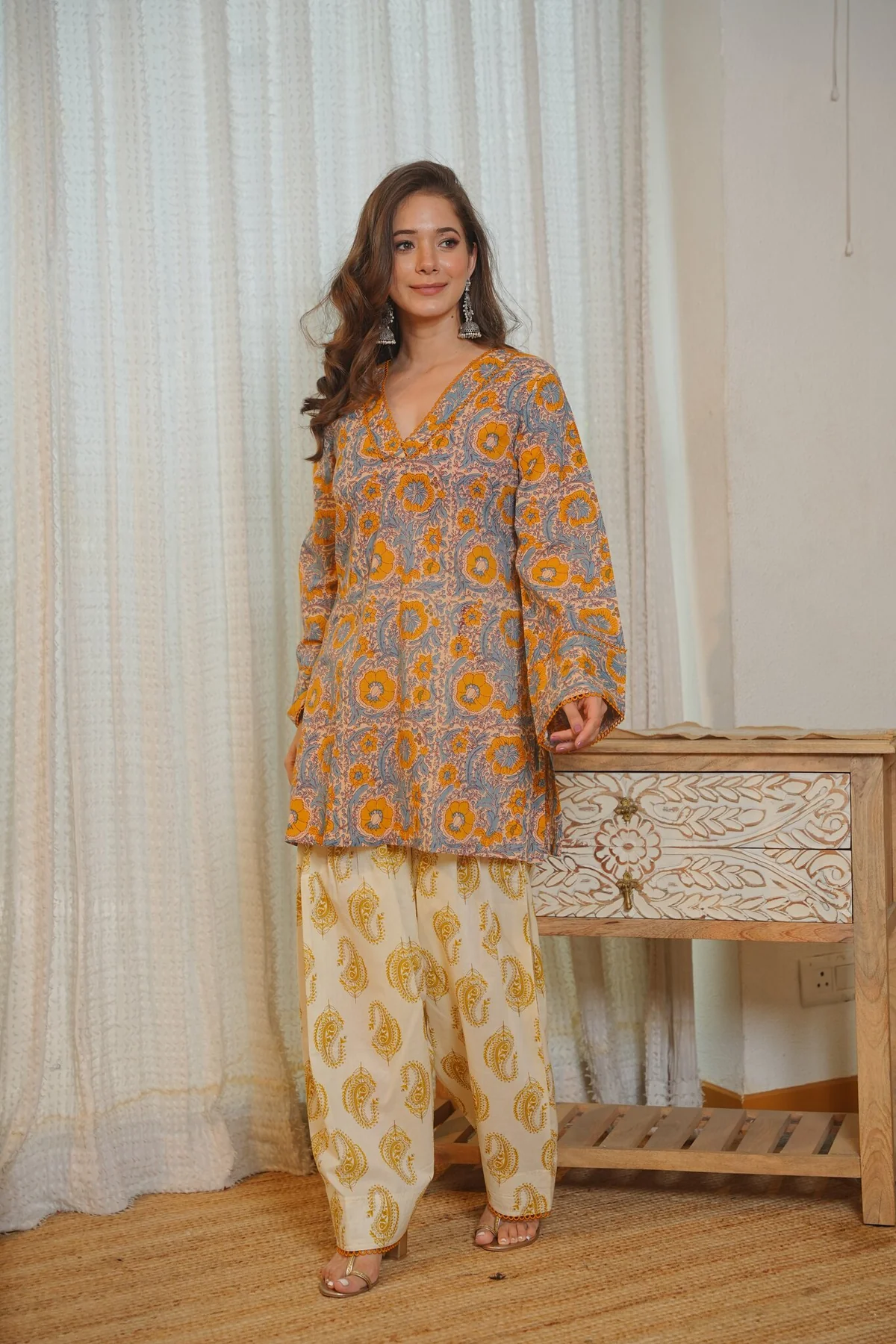 Jaal Farshi Salwar